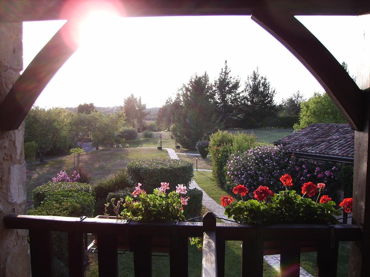 Au Jardin Fleuri Hotel Bosset Buitenkant foto